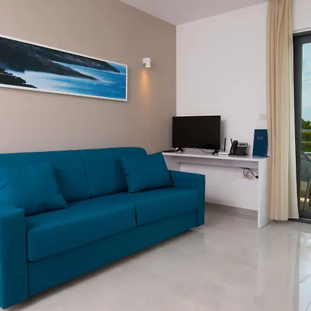 Aparthotel Punta Blu - POOL&SPA-3